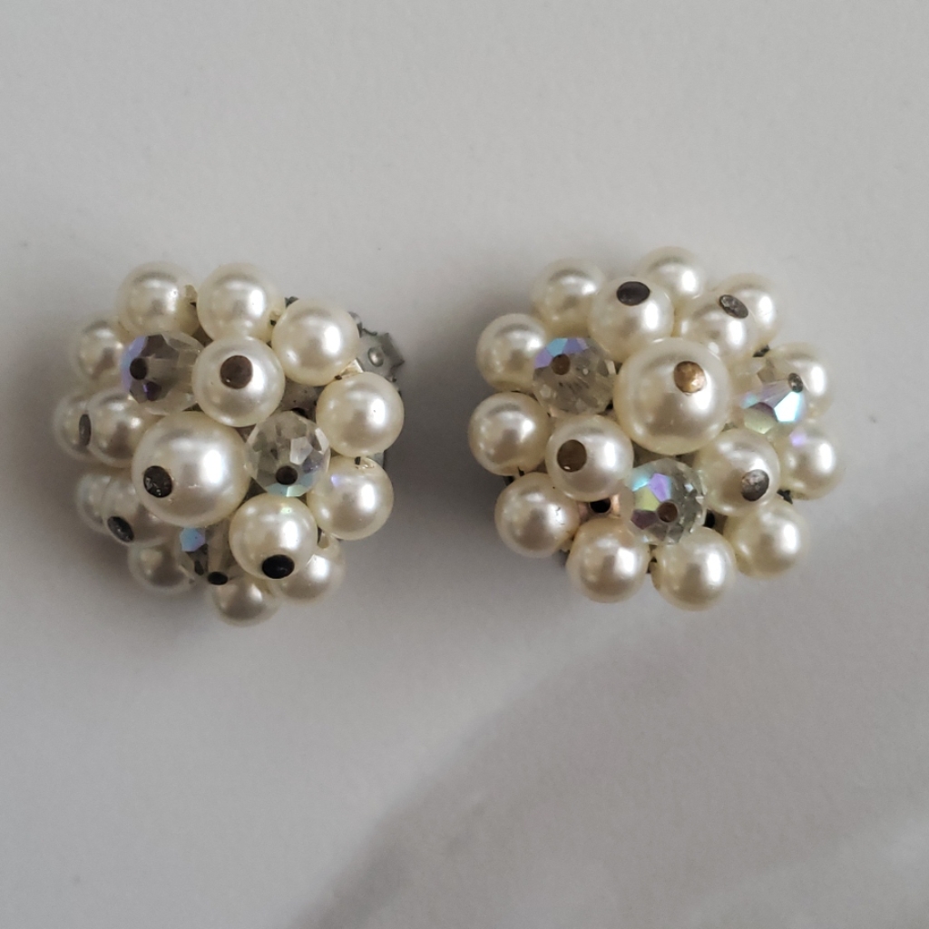 Vintage Clip On Pearl Earrings 16$